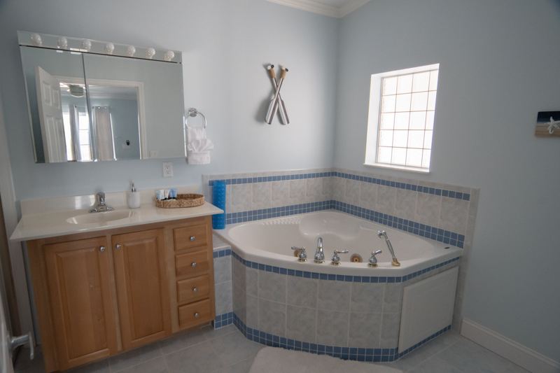Corner jetted tub and vanity in a master bathroom